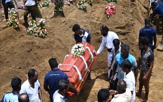 Lankans mourn as IS claims responsibility