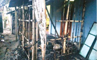 Houses set on fire in fresh attacks