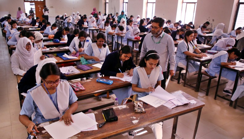 10,387 SSC, equivalent examinees absent, 24 expelled