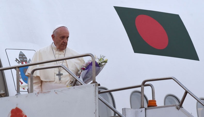 Pope leaves Dhaka after seeking Rohingya forgiveness