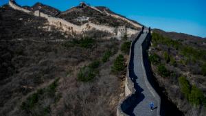 China to release tourist 'blacklist' after Great Wall vandalized on re-opening day