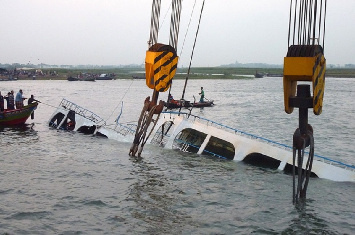 14 dead as launch with 50 passengers capsizes in Buriganga