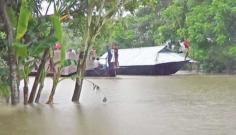 Fresh floods inundate 14 dists