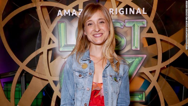 'Smallville' actress Allison Mack granted bail in sex trafficking case