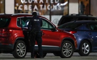 Eight people injured in US mall shooting, shooter absconding
