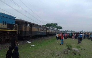 Derailment snaps rail communications of Dhaka with north regions