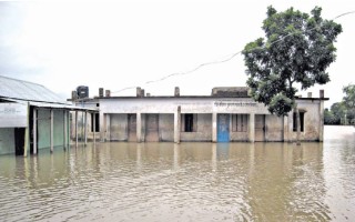 Flood forces closure of 1,571 schools in 11 dists