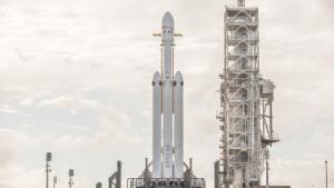 SpaceX sets Falcon Heavy launch date