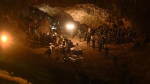 Thai cave rescue: Round trip to see boys takes 11 hours