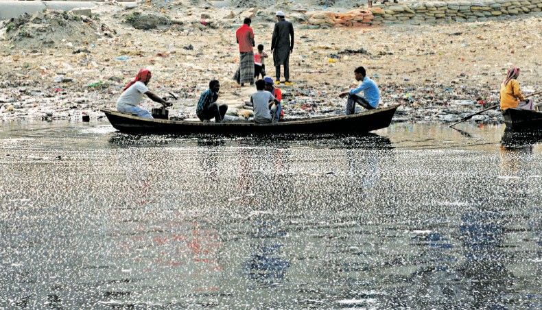  RIVERS AROUND CAPITAL Fish disappears as pollution deepens