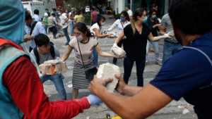 Mexico earthquake: A rush to save lives amid 'new national emergency'