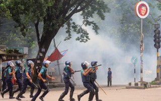Police fire teargas shells to disperse protesting students