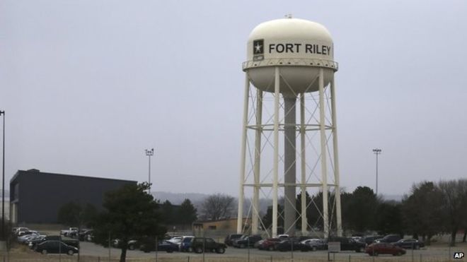 Man held over 'US army base plot'