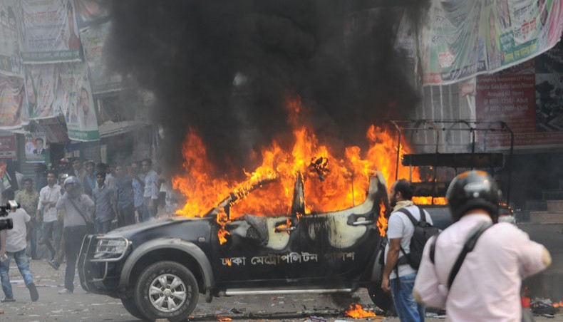 Police, BNP activists clash at Naya Paltan