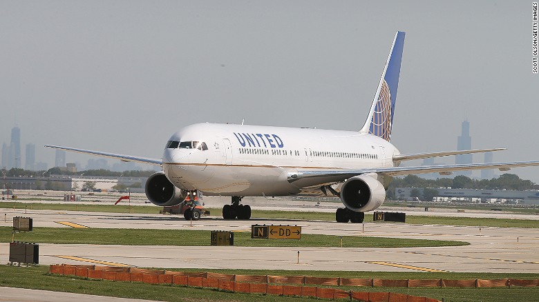 United Airlines flight diverts after co-pilot passes out