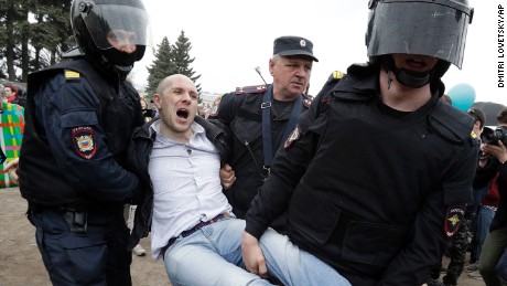 Russia protests: Kremlin critic Navalny jailed, hundreds arrested