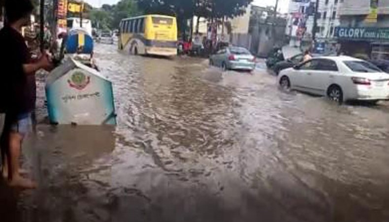 Rain cripples life in Dhaka 