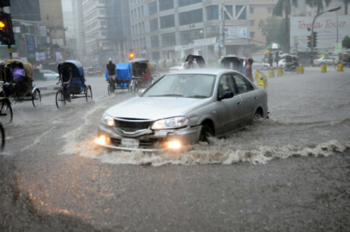 Rain disrupts normal life, Eid shopping, in city