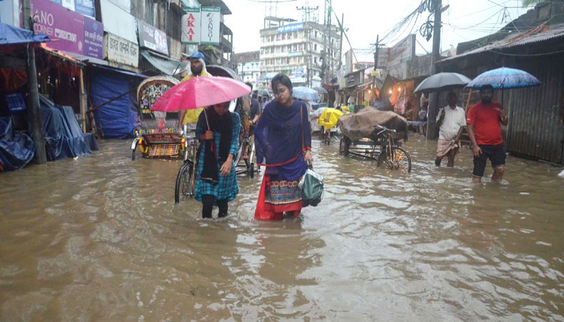 Heavy rain inundates Chittagong city