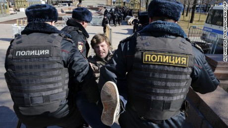 Report: Hundreds arrested at anti-corruption protests in Russia