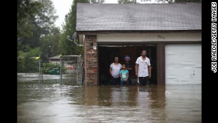 Thousands rescued as Harvey's waters rise
