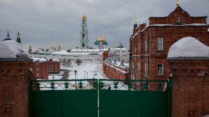 Rot lurks in golden city as Putin’s election looms
