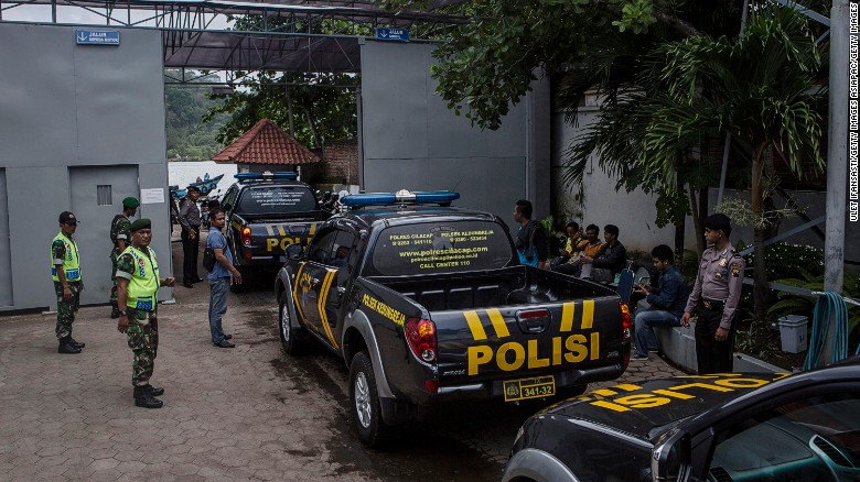 Indonesia jail break: About 200 escapees still at large