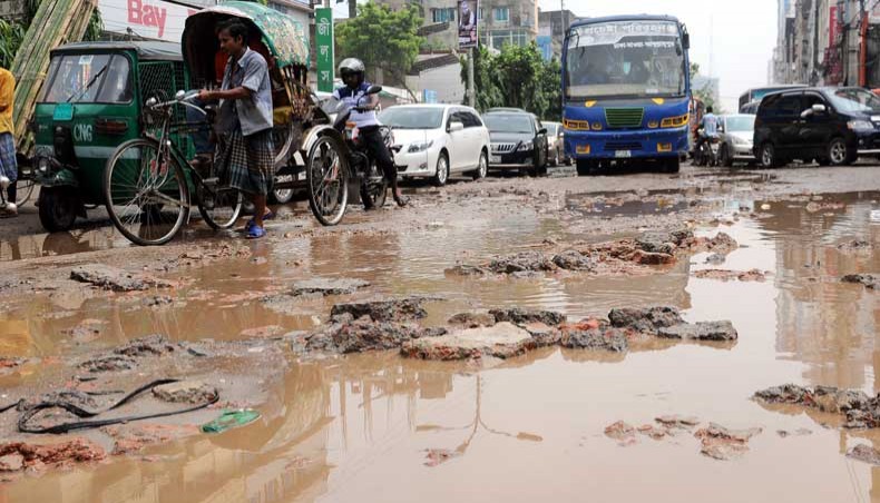 Potholes make city dwellers’ life hell 