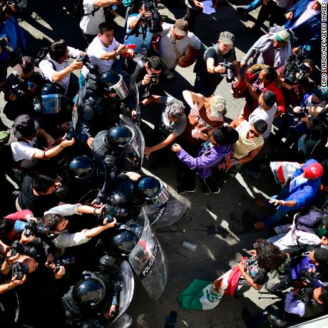 US authorities fire tear gas to disperse migrants at border