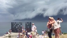 Spectacular shelf cloud rolls in over Sydney's Bondi Beach