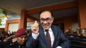 Malaysian politician Anwar Ibrahim walks free after royal pardon