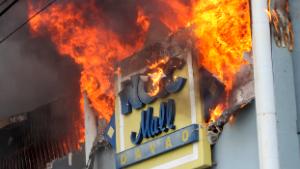 Philippines mall fire: Dozens feared dead