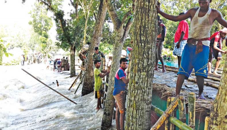 Flood situation deteriorates in districts further