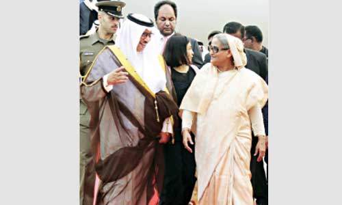 Kuwaiti PM accorded a rousing reception