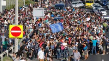 Thousands of jubilant migrants arrive in Austria from Hungary