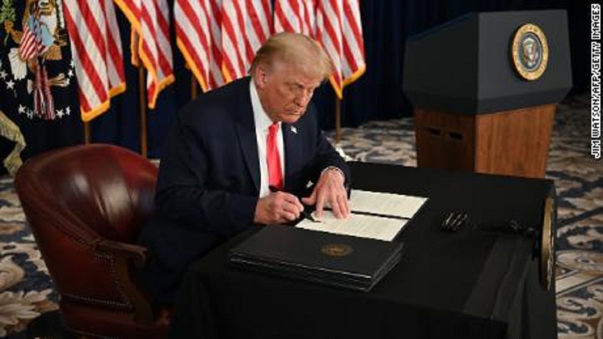 Trump signs executive actions after stimulus talks break down on Capitol Hill