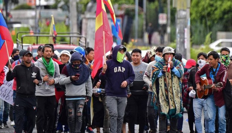 Ecuadoran president announces to cut fuel prices following protests