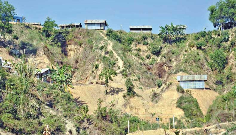 Hundreds risk living on Ctg hills