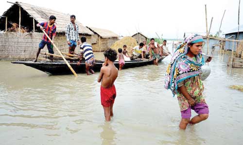 Flood-hit people cry for foods, drinking water