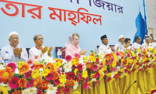 Khaleda Zia hosts iftar in honour of politicians