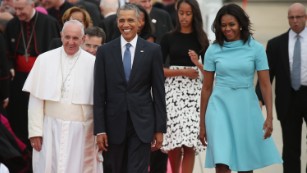 Pope Francis arrives in U.S. for historic visit
