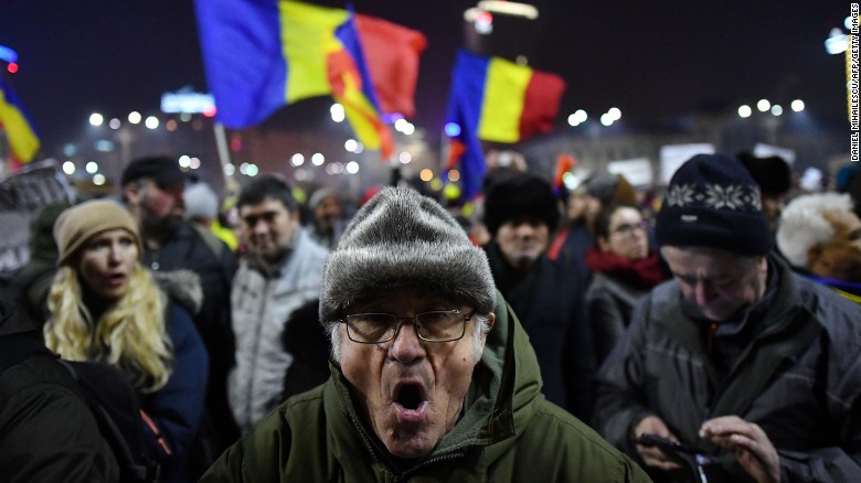 Romania to scrap corruption decree that sparked mass protests
