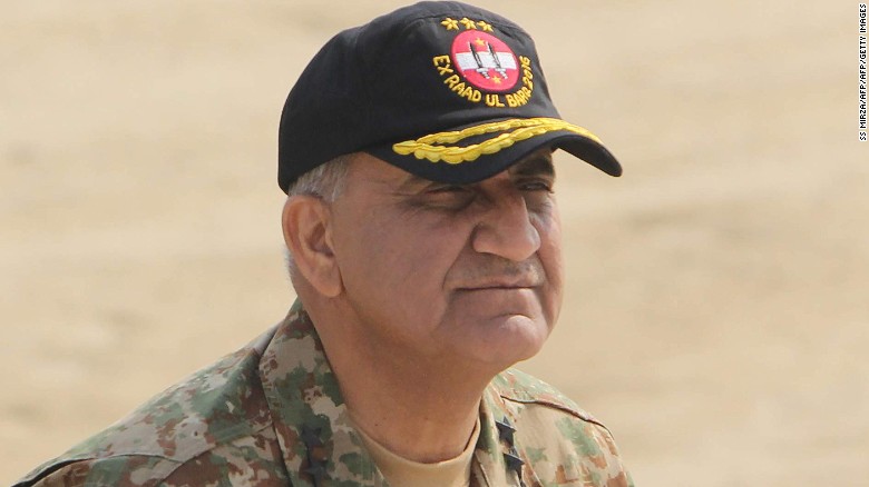 What challenges are facing Pakistan's new army chief?