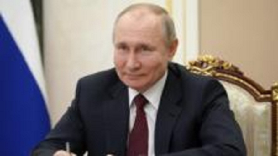Putin signs law allowing him to run for two more terms as Russian President