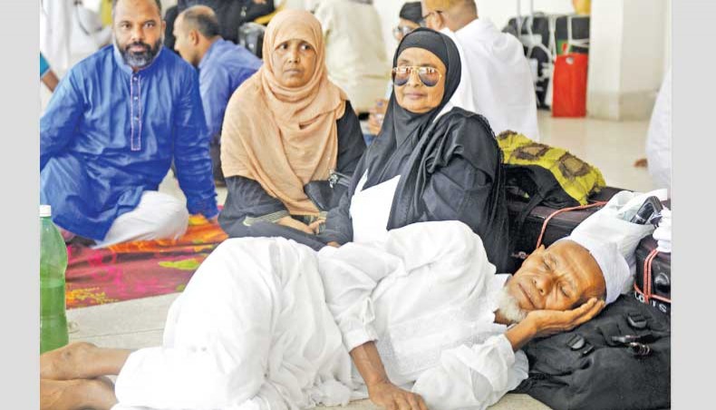  Hajj office embarrassed as pilgrims travel to Jeddah without visas