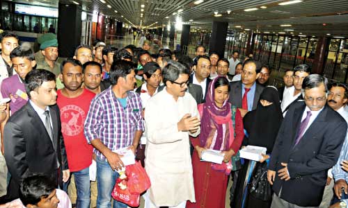 337 Bangladeshis return from Yemen safely.