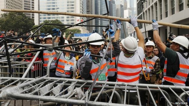 Hong Kong protests: Authorities begin site clearance