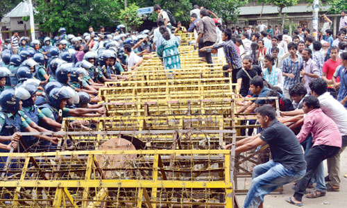 Anti-Rampal project campaigners block city road