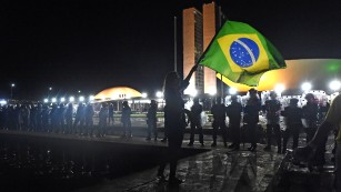 Brazil: Judge suspends swearing-in of Lula da Silva to Cabinet post