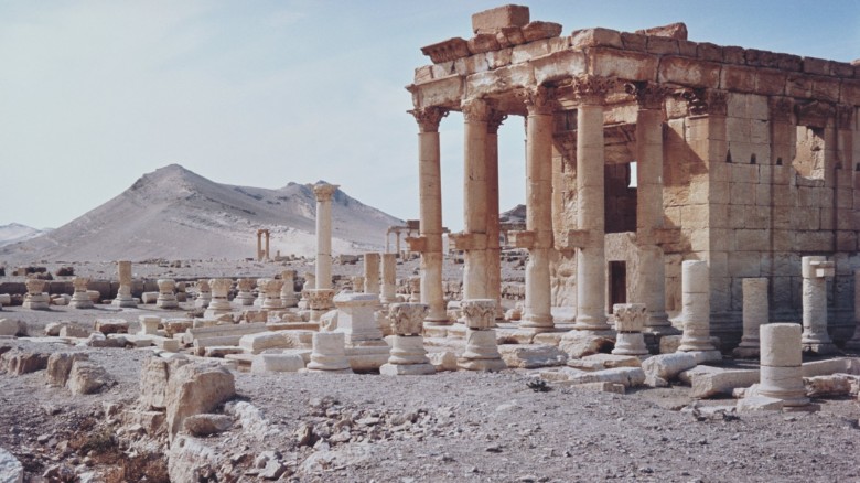 Syria: Mass grave uncovered in recaptured Palmyra